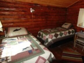 2 Twin beds in Bear's Den cabin